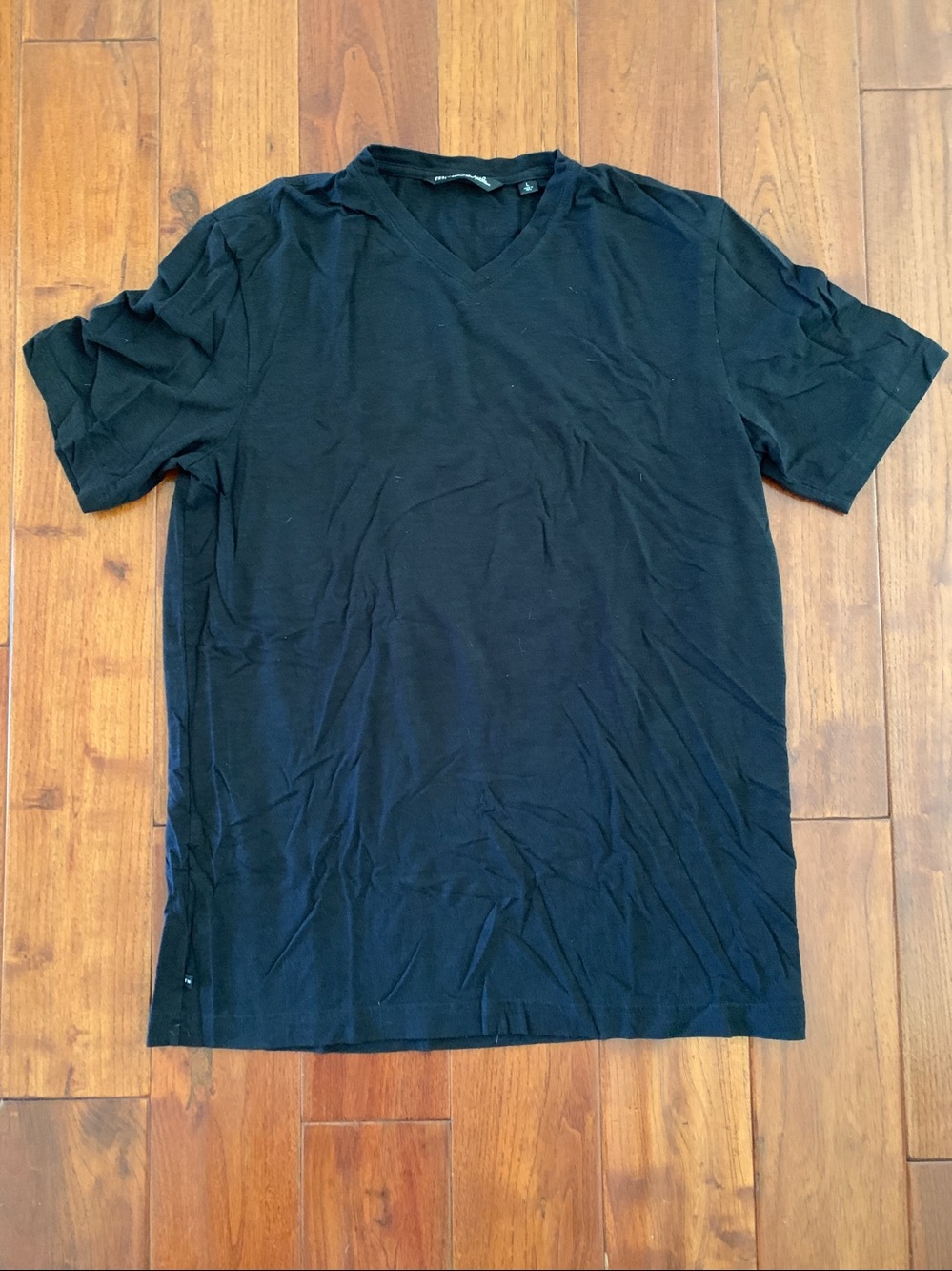 Travis Mathew T-Shirt Men's Large V Neck Short Sleeve Black Cloud Pima Cotton